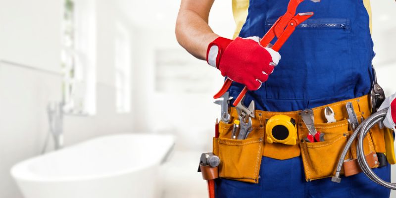 Como Evitar Golpes na Contratação de Encanador em Marília